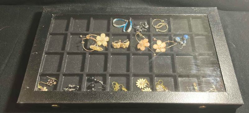 Photo 1 of 32 SLOT JEWELRY CASE WITH COSTUME EARRINGS