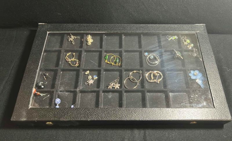 Photo 2 of 32 SLOT JEWELRY CASE WITH COSTUME EARRINGS