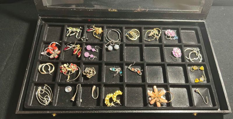 Photo 1 of 32 SLOT JEWELRY CASE WITH COSTUME EARRINGS