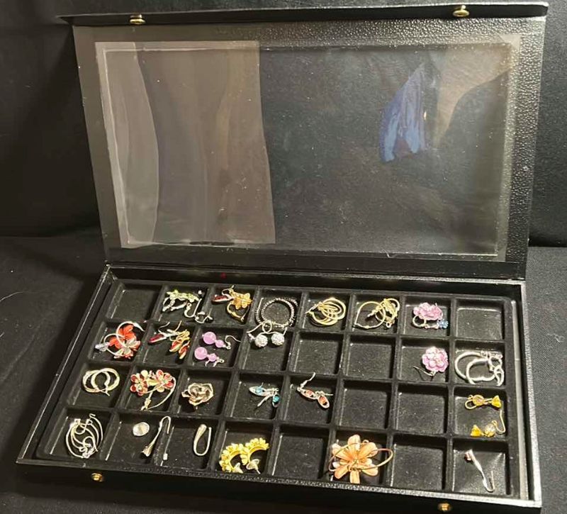 Photo 3 of 32 SLOT JEWELRY CASE WITH COSTUME EARRINGS