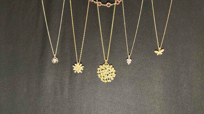 Photo 3 of 6 GOLD TONE NECKLACES