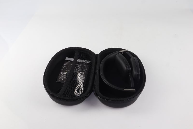 Photo 1 of ROYAL BLUETOOTH STEREO CORDLESS HEADPHONE NOISE ISOLATION CLEAN SMOOTH SOUND LIGHTWEIGHT HANDS-FREE CALLS 2 BLUETOOTH DEVICES CAN BE USED SIMULTANEOUSLY 6-8 HOURS OF LISTENING COLOR () NEW IN BOX 