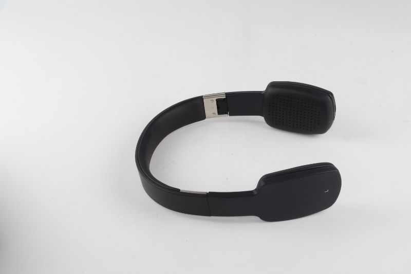 Photo 1 of ROYAL BLUETOOTH STEREO CORDLESS HEADPHONE NOISE ISOLATION CLEAN SMOOTH SOUND LIGHTWEIGHT HANDS-FREE CALLS 2 BLUETOOTH DEVICES CAN BE USED SIMULTANEOUSLY 6-8 HOURS OF LISTENING COLOR () NEW IN BOX 