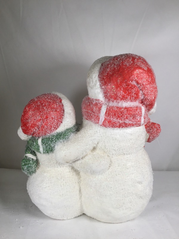 Photo 2 of CHRISMAS SNOW FRIENDS SNOWMEN HOLDING HEART STATUE 13X7X15INCH NEW