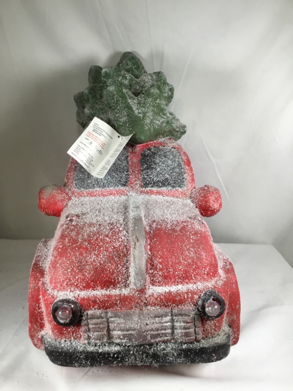 Photo 1 of LIGHT UP SNOWY RETRO RED CAR WITH TREE ON TOP PLAYS 8 DIFFERENT CARLS NEW