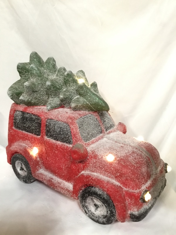 Photo 2 of LIGHT UP SNOWY RETRO RED CAR WITH TREE ON TOP PLAYS 8 DIFFERENT CARLS NEW
