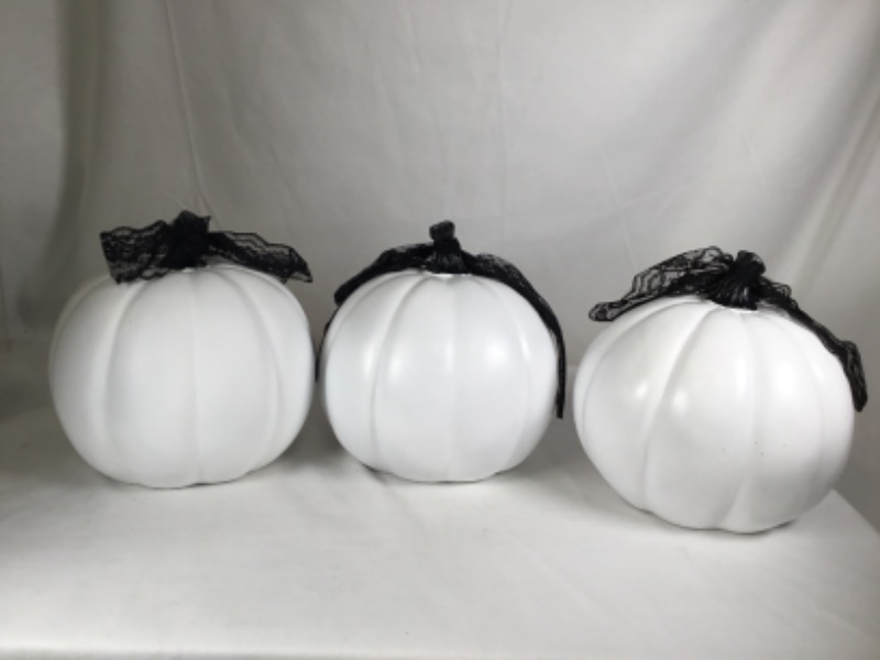 Photo 2 of 3 PIECE WHITE AND BLACK TRICK OR TREAK PUMPIKN SET NEW