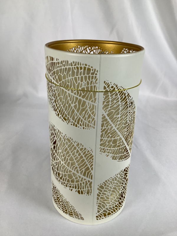 Photo 3 of IVORY AND GOLD LED FAMELESS LUMINARY ETCHED LEAF CANDLE NEW