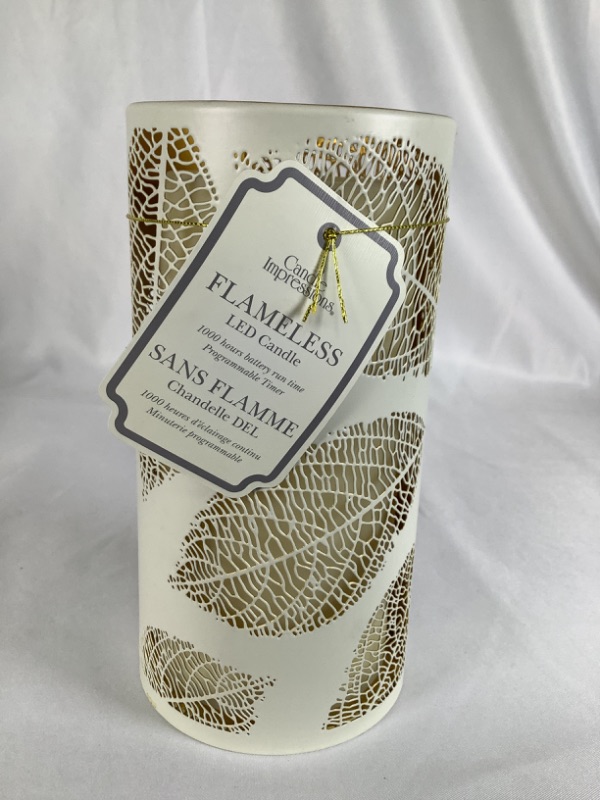 Photo 4 of IVORY AND GOLD LED FAMELESS LUMINARY ETCHED LEAF CANDLE NEW