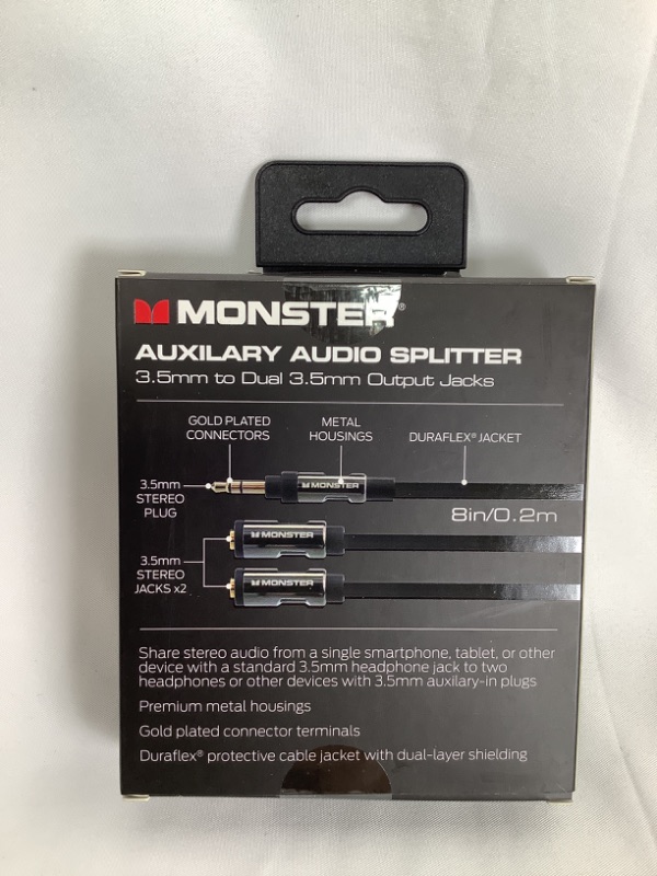 Photo 3 of  AUDIO SPLITTER DUAL 3.5MM OUTPUT JACKS 8 INCH  NEW