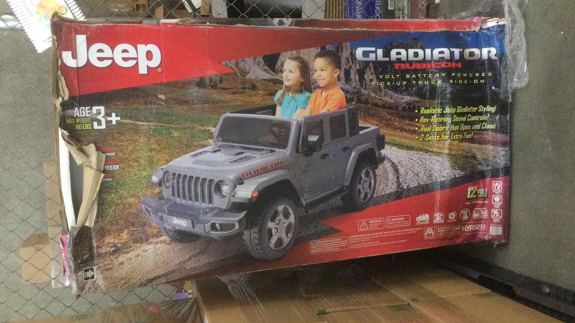 Photo 4 of JEEP GLADIATOR RUBICON 12 VOLT BATTERY POWERED PICK UP TRUCK RIDE ON  AGES 3+