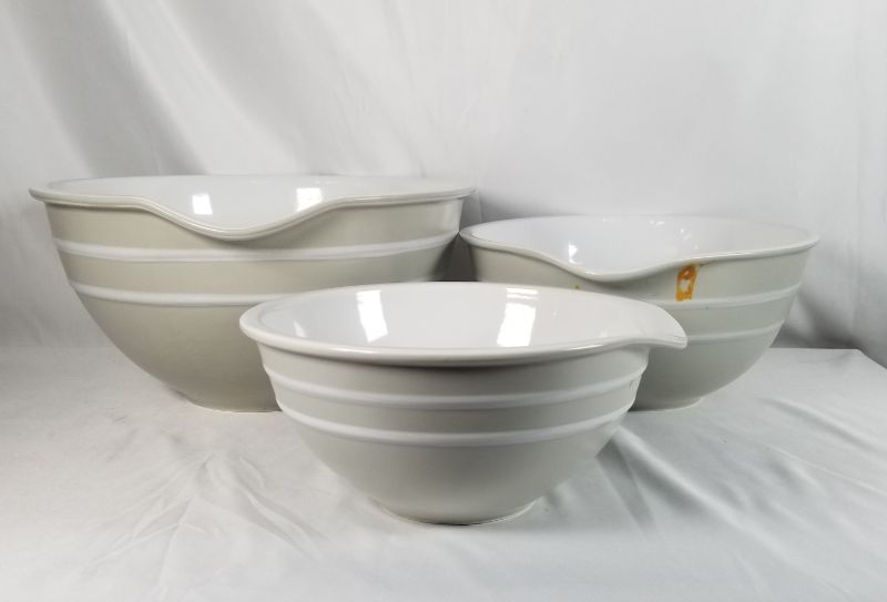 Photo 3 of WHITE 3 PIECE MIXING BOWL SET  1.75QT, 3.0QT, 5.25QT MADE OF STONEWARE DISHWASHER SAFE OVEN SAFE AND MICROWAVE SAFE USED 