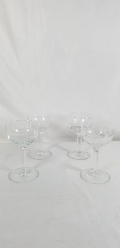 Photo 2 of 4 PIECE CLEAR 4.5INCH SMALL 2OZ WINE GLASS WITH EMBOSSED LEAF DESIGN USED 