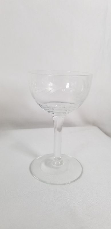 Photo 3 of 4 PIECE CLEAR 4.5INCH SMALL 2OZ WINE GLASS WITH EMBOSSED LEAF DESIGN USED 