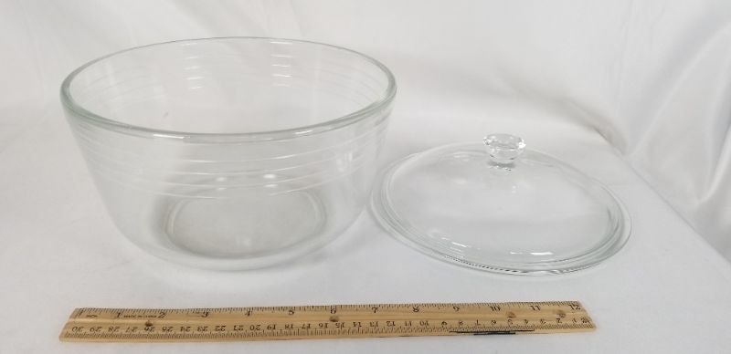 Photo 3 of CLEAR CRYSTAL GLASS BOWL WITH LID
