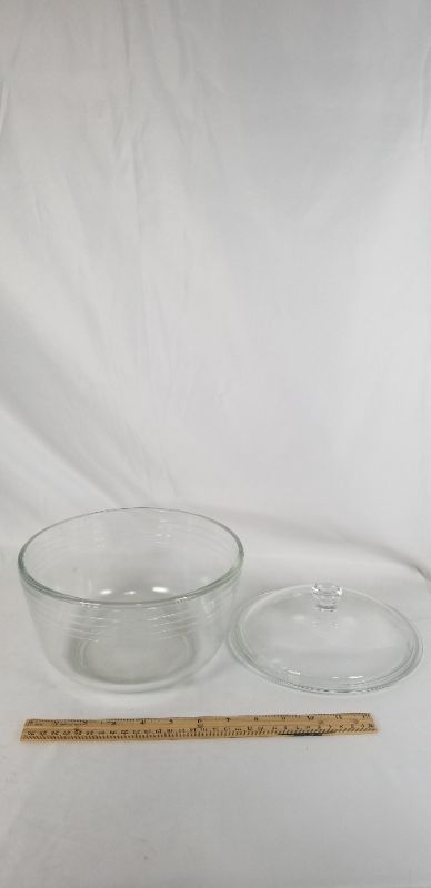 Photo 2 of CLEAR CRYSTAL GLASS BOWL WITH LID