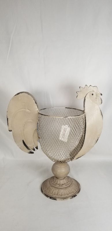 Photo 1 of TAN RUSTIC MESH METAL ROOSTER CONATINER TO HOLD FRUIT OR OTHER ITEMS AROUNFD THE HOUSE 12.5 X 6.25 X 15H INCHES NEW