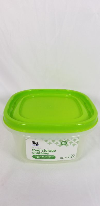 Photo 2 of 5.2 CUP SQUARE REUSABLE CLEAR FOOD CONTAINER WITH GREEN LID NEW