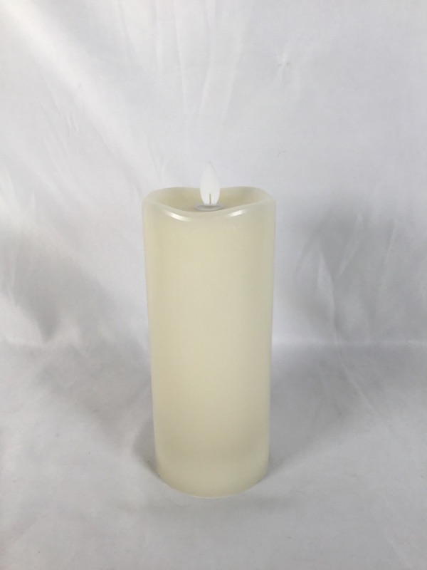 Photo 1 of 7 INCH FLAMESSLESS CANDLE 3 DIAMITER INCHES BATTERY OPERATED USED 