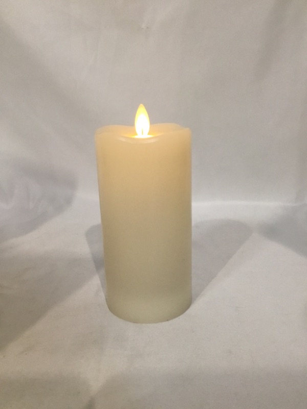 Photo 2 of 6 INCH FLAMESSLESS CANDLE 2.5 DIAMITER INCHES BATTERY OPERATED USED 