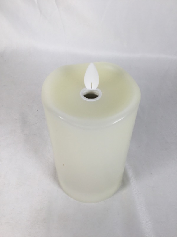 Photo 2 of 5 INCH FLAMESSLESS CANDLE 2.5 DIAMITER INCHES BATTERY OPERATED USED 