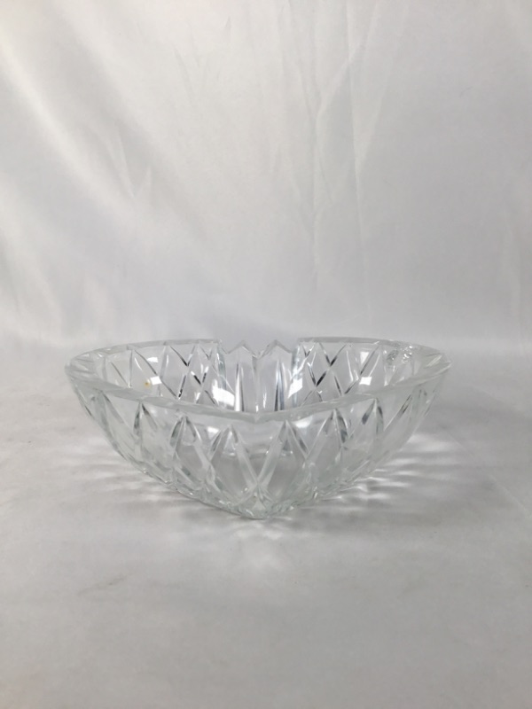 Photo 2 of CRYSTAL HEART BOWL 6 X 5.5 X 2H INCHES USED 