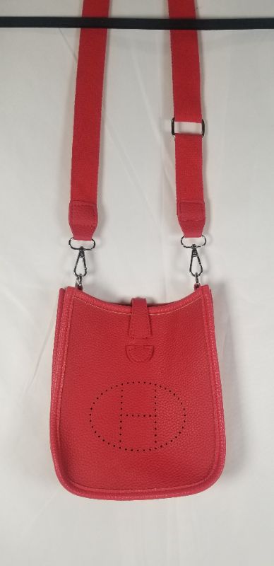 Photo 3 of RED WOMENS PURSE WITH LETTER H DESIGN NEW