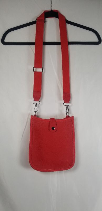 Photo 1 of RED WOMENS PURSE WITH LETTER H DESIGN NEW