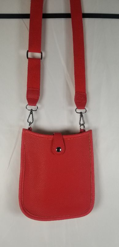 Photo 2 of RED WOMENS PURSE WITH LETTER H DESIGN NEW