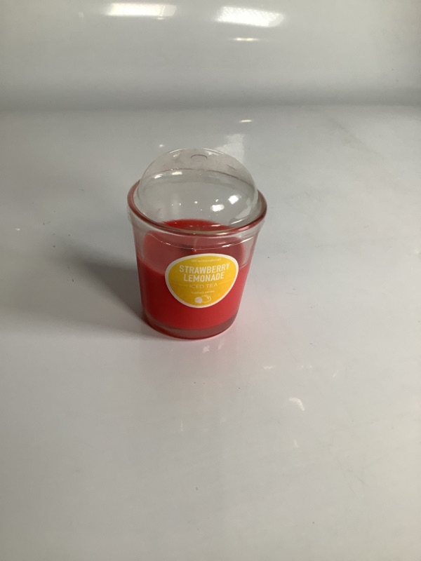 Photo 1 of STRAWBERRRY LEMONADE ICE TEA CANDLE NEW