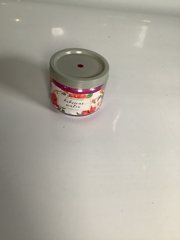 Photo 1 of OLD WILLIAMBURGH HIBISCUS WATER SCENTED CANDLE NEW