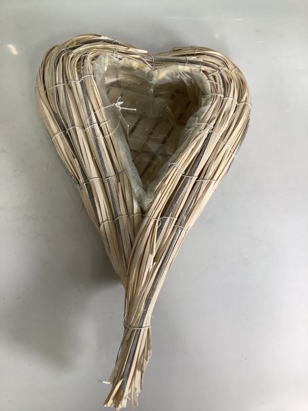 Photo 2 of 10 " X 15 X 3" HEART BASKET NEW