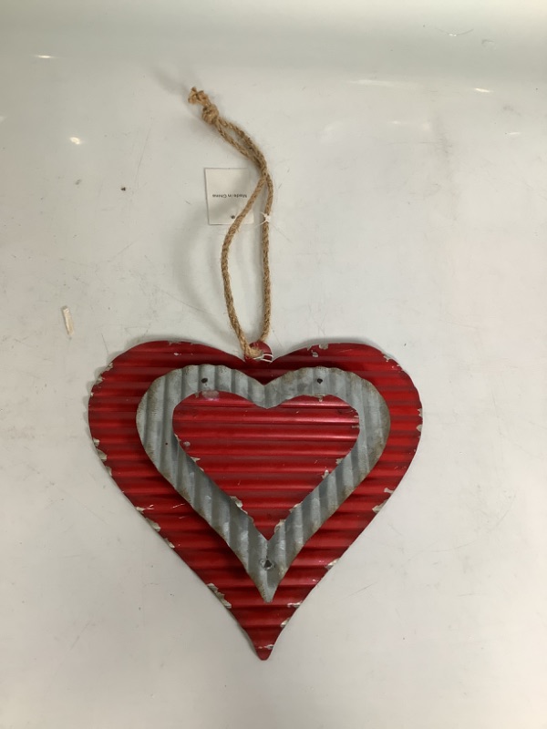 Photo 1 of METAL DIMENSIONAL TIN HEART DECOR NEW