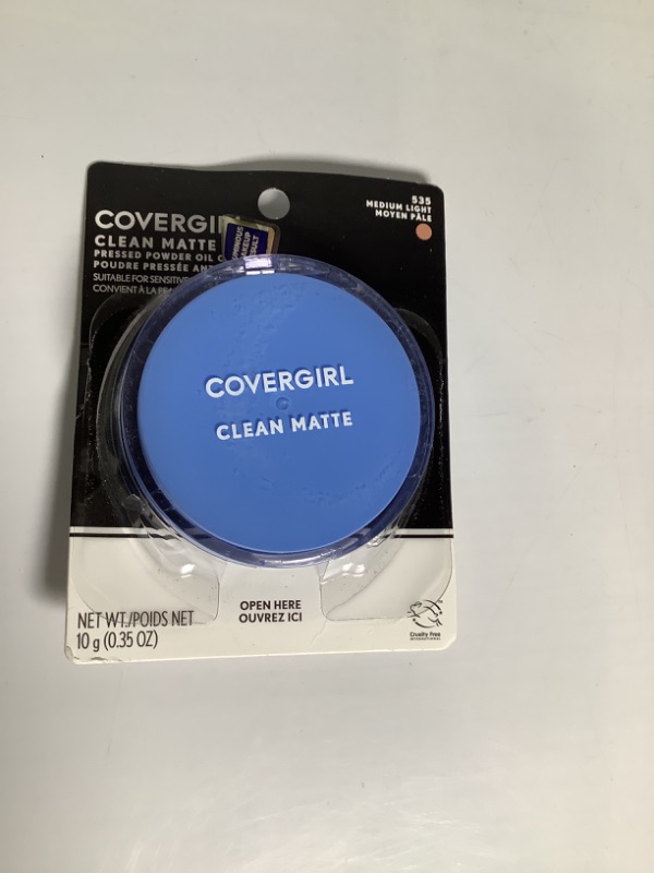 Photo 2 of COVERGIRL Clean Matte Pressed Powder Medium Light, .35 Ounce (packaging may vary) Medium Light 0.35 Ounce (Pack of 1) NEW