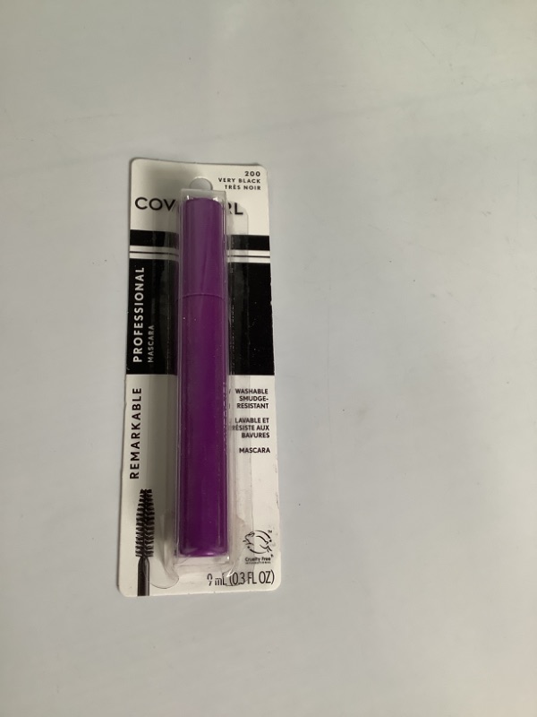 Photo 2 of CoverGirl Professional Remarkable Mascara (Pack of 1) NEW