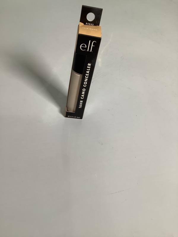 Photo 2 of E.L.F 16 HR CAMO CONCEALER MATTE FINISH NEW