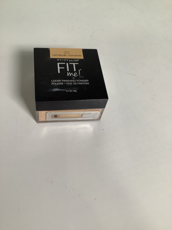 Photo 2 of Maybelline Fit Me Loose Finishing Powder, Light Medium, 1 Count 20 Light Medium new