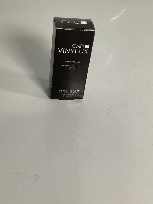 Photo 2 of CND VINYLUX WEEK LONG WEAR WEEKLY TOP COAT NEW