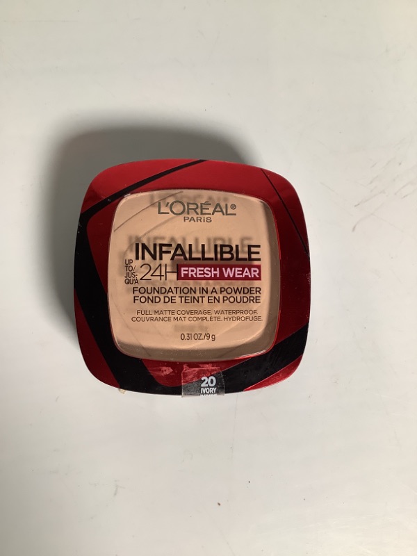 Photo 2 of L'Oréal Paris Infallible Fresh Wear Foundation in a Powder, Up to 24H Wear, Ivory, 0.31 oz. 020 Ivory NEW