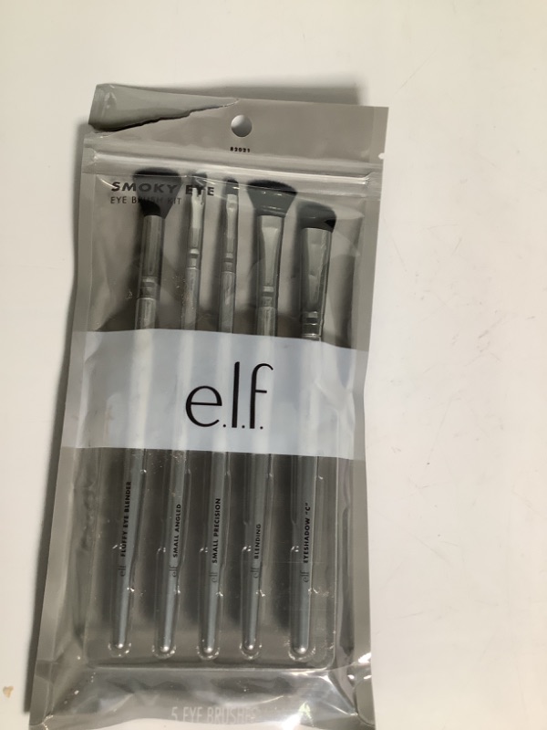 Photo 2 of e.l.f. Smoky Eye Brush Kit, 5 Vegan Makeup Brushes, Flawlessly Blends Eyeshadow & Eyeliner NEW