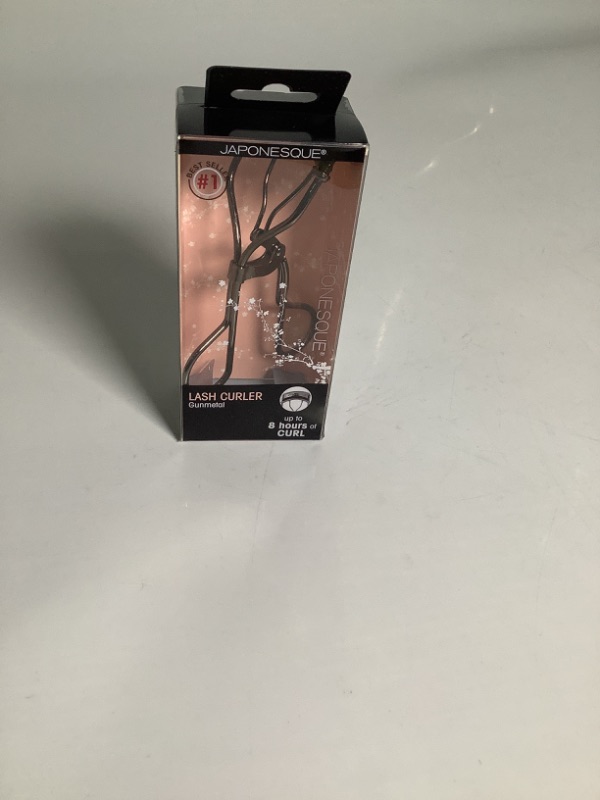 Photo 2 of JAPONESQUE Lash Curler Gunmetal, Keeps Lashes Curled for 8 Hours, Eye-Opening and Defining Results, for Natural or False Lashes, Includes 1 Refill Pad NEW