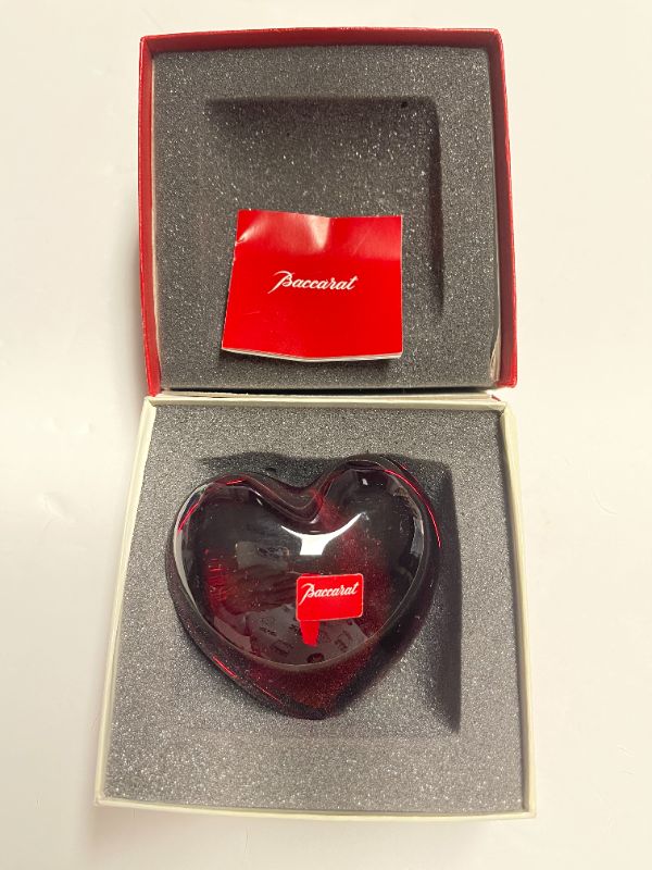 Photo 3 of BACCARAT CRYSTAL HEART IN BOX