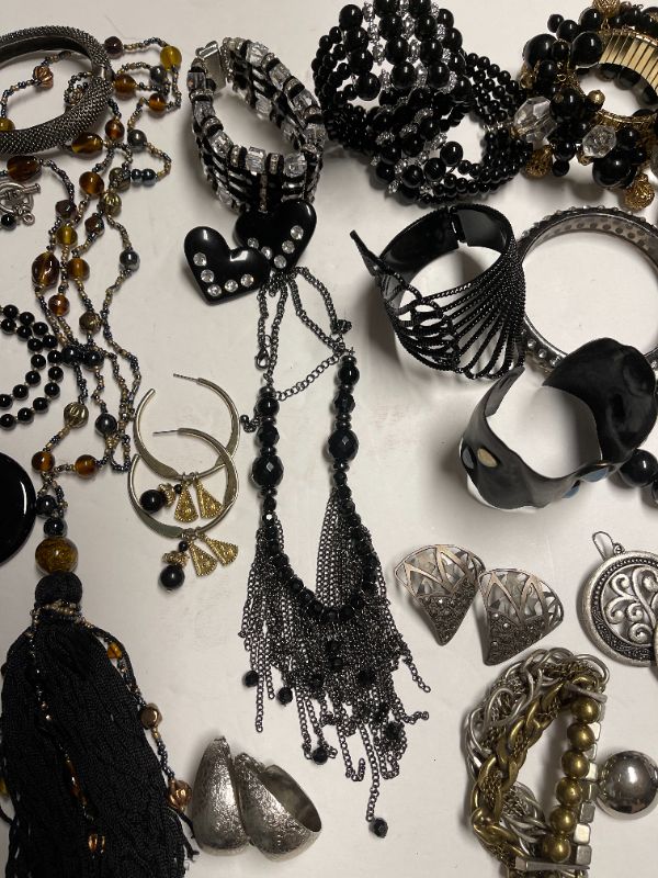 Photo 3 of COLLECTION OF BLACK TONE COSTUME JEWELRY
