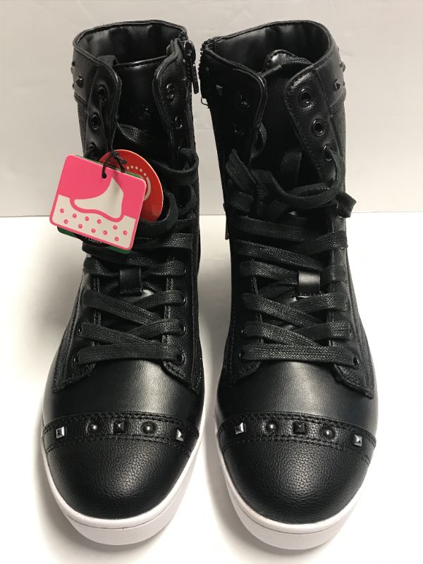 Photo 2 of PASTRY WOMENS HIP HOP
SHOES- MILITARY GLITZ
NEW IN BOX SIZE 8