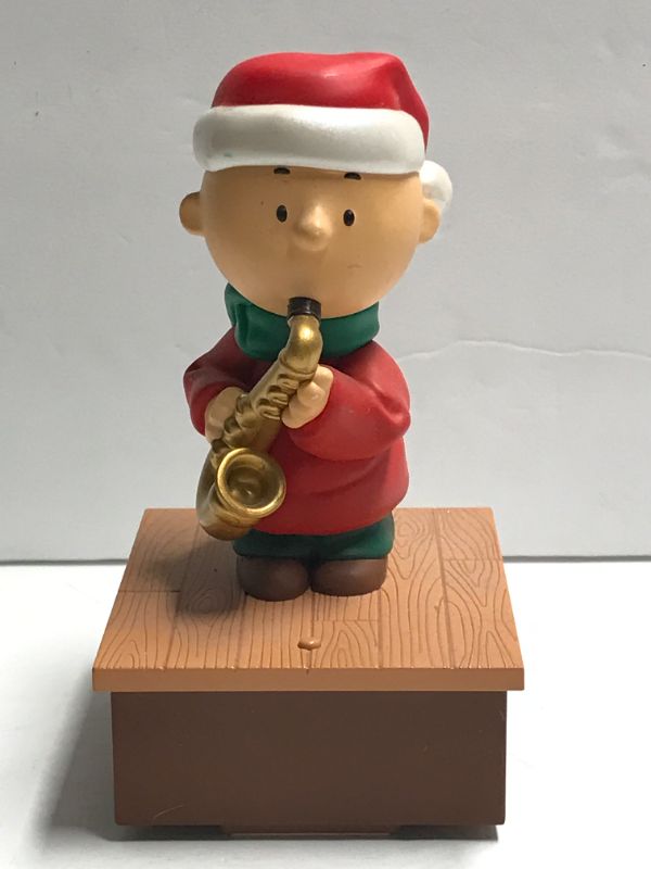 Photo 1 of VINTAGE HALLMARK PEANUTS CHARLIE BROWN WIRELESS ANIMATED FIGURE