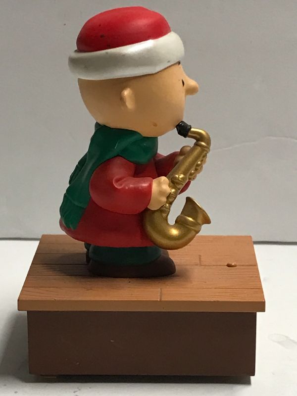 Photo 2 of VINTAGE HALLMARK PEANUTS CHARLIE BROWN WIRELESS ANIMATED FIGURE