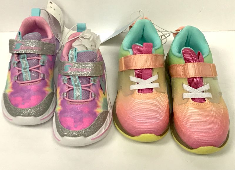 Photo 2 of NEW GIRLS TODDLER LIGHT UP SNEAKERS SIZE 6