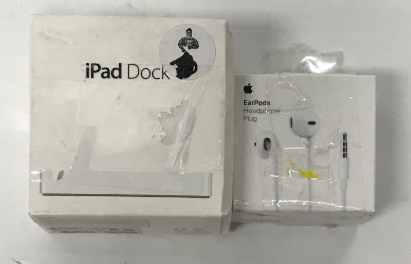 Photo 3 of APPLE ACCESSORIES IPAD DOCK , USB-C , HEADPHONE JACK & EARPODS