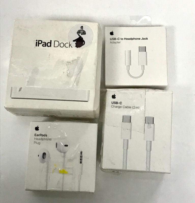 Photo 1 of APPLE ACCESSORIES IPAD DOCK , USB-C , HEADPHONE JACK & EARPODS