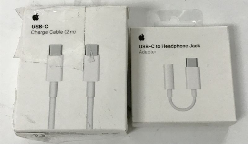 Photo 2 of APPLE ACCESSORIES IPAD DOCK , USB-C , HEADPHONE JACK & EARPODS